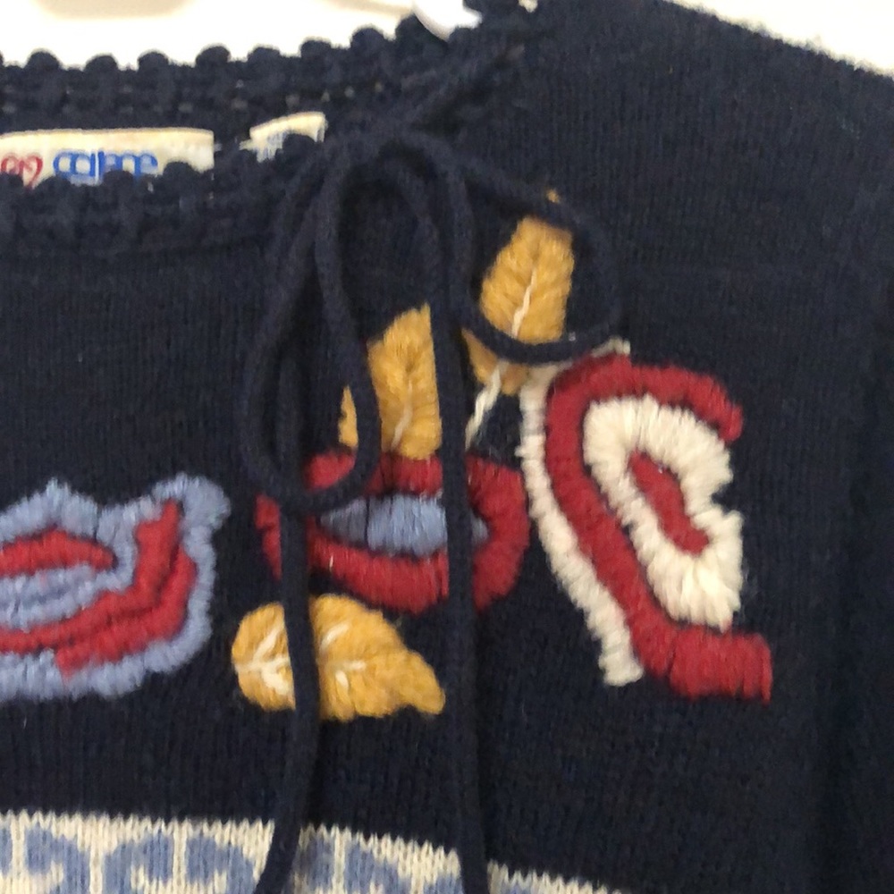Vintage 1970s 1980s sweater with floral embroidery and stripes - Picture 5 of 5